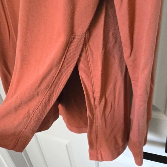 Wonderly Studio Long Sleeve Sweatshirt Size L - Picture 2 of 5